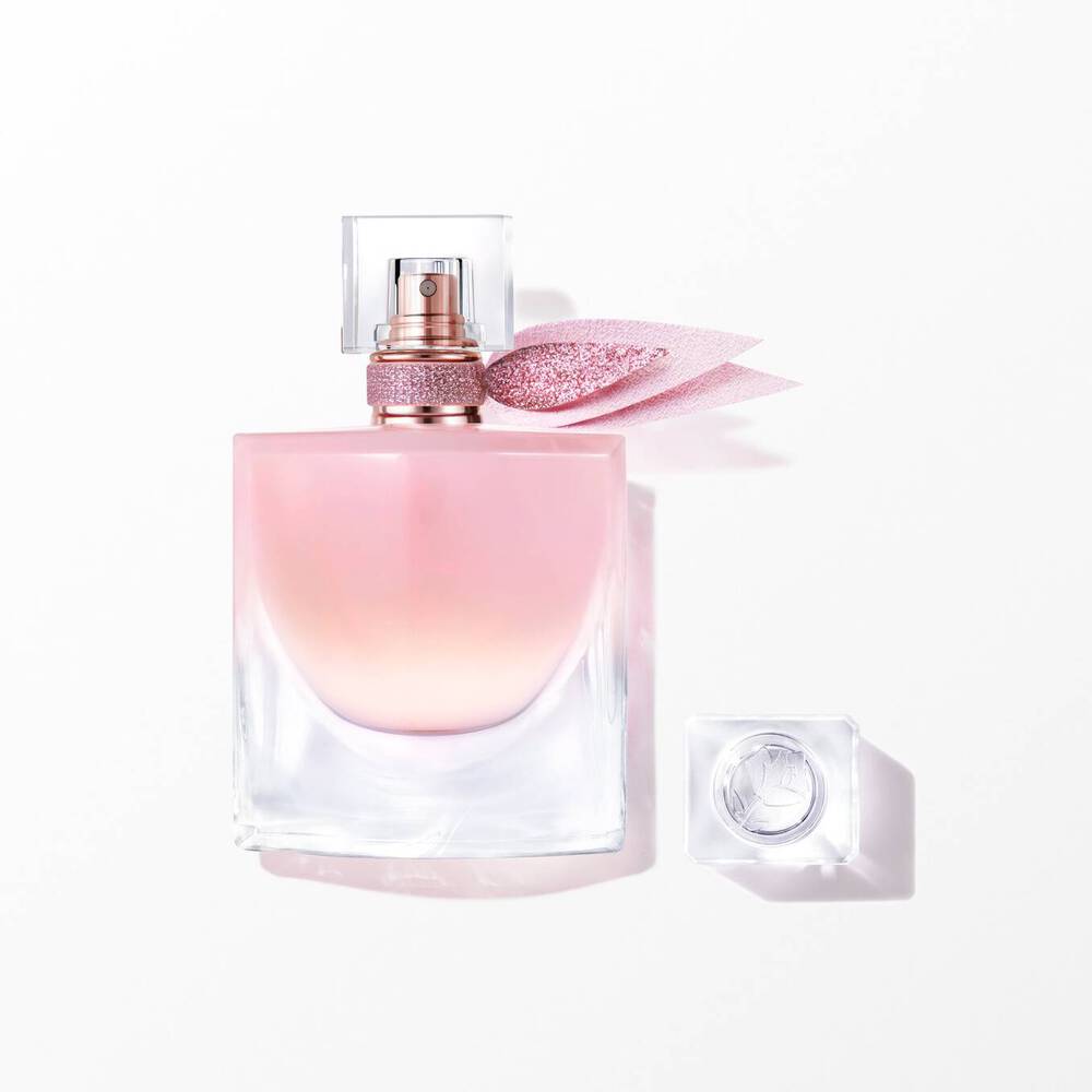 01120-LAC-la-vie-est-belle-vanille-nude-main_30ml